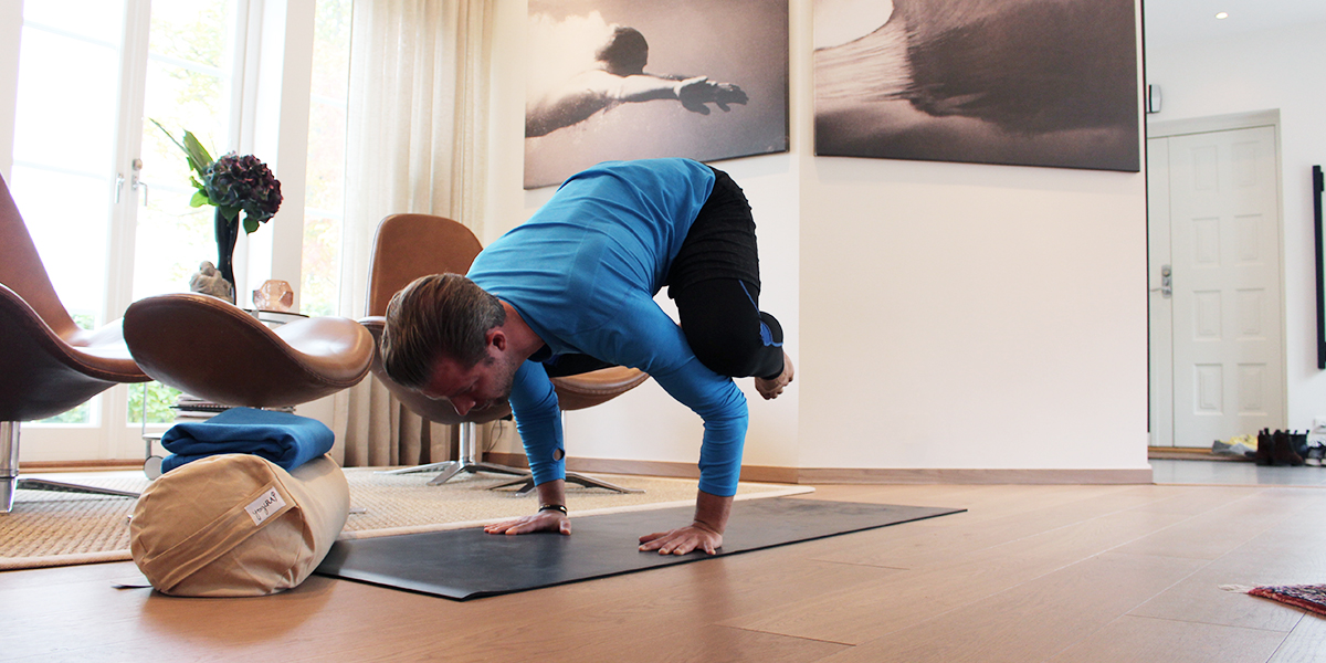 /system/media_objects/images/288/350/61-/original/bKl%C3%A4ttring_yoga_aloma_Yogobe-08.jpg?1446027342