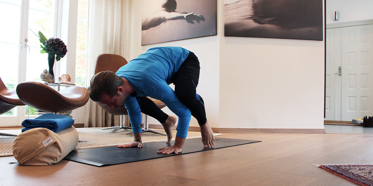 /system/media_objects/images/2f2/dba/51-/original/Kl%C3%A4ttring_yoga_aloma_Yogobe-07.jpg?1446027325
