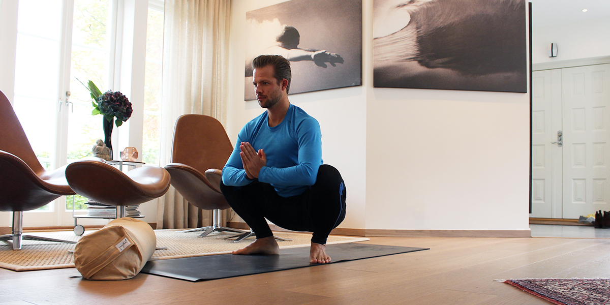 /system/media_objects/images/fa5/4c8/6b-/original/Kl%C3%A4ttring_yoga_aloma_Yogobe-05.jpg?1446027287